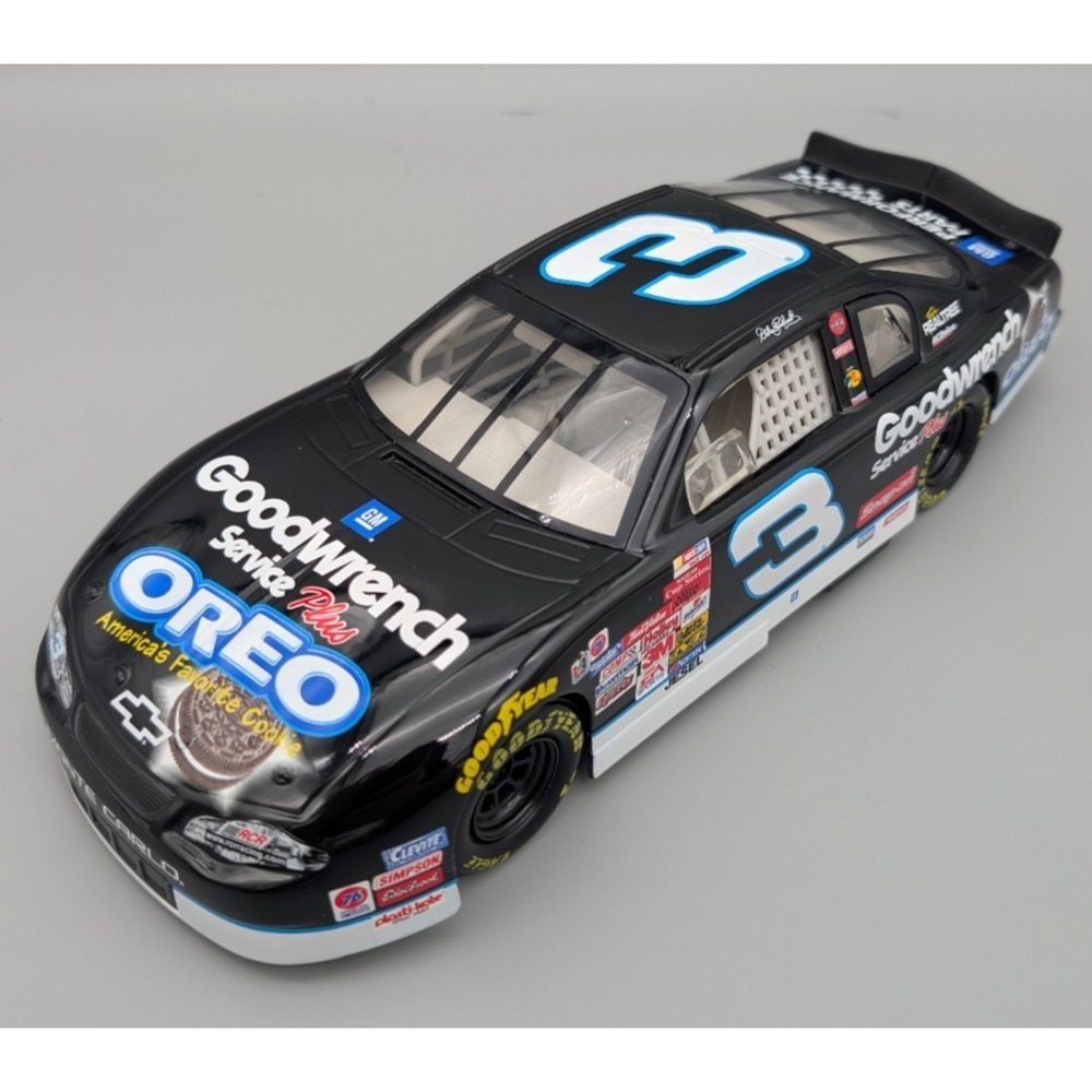 ACTION COLLECTIBLES Dale Earnhardt GM Goodwrench Oreo 2001 Monte Carlo 1:18